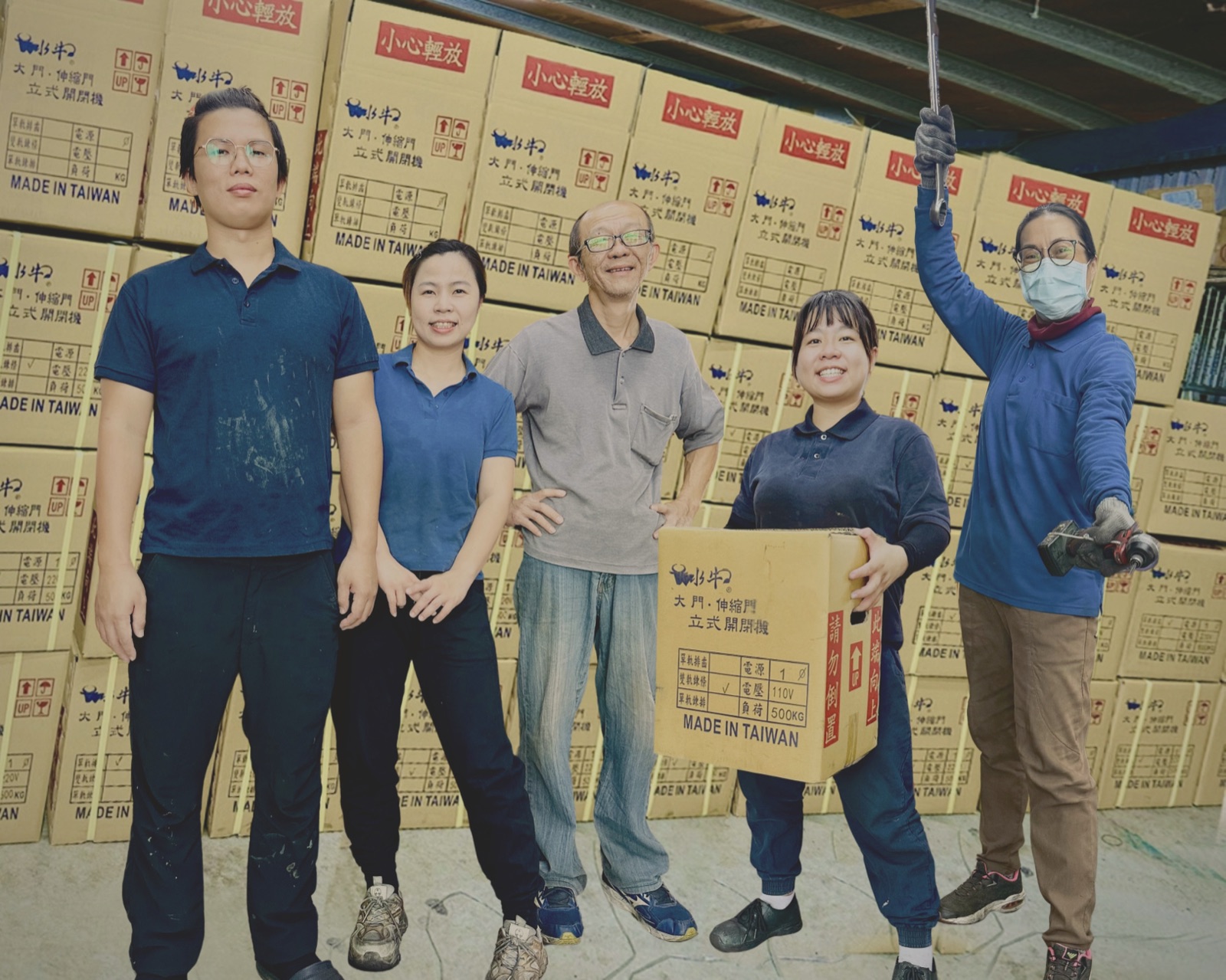 水牛大門機團隊於嘉義工廠合影